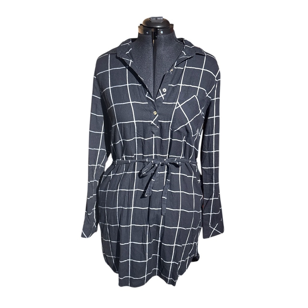 SO Black and White Long Sleeve Dress